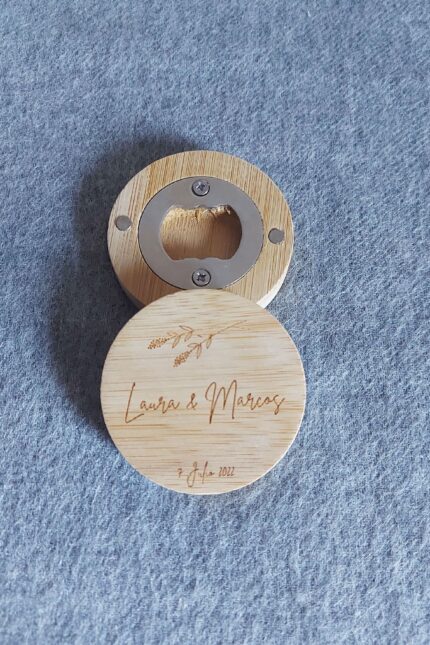 Abridor de madera con imán ROMANTIC